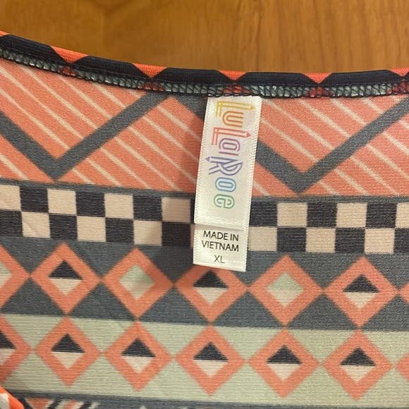 LuLaRoe classic t - Picture 2 of 4